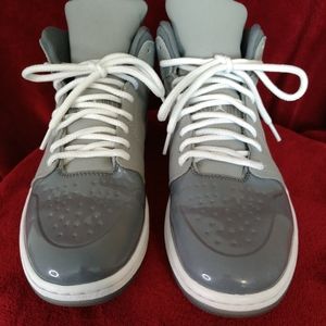Men's size 8.5 Nike Air Jordan 1  Retro '95 Cool grey. Gently Used. With box